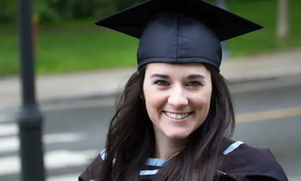 606x365-historia-3-graduate